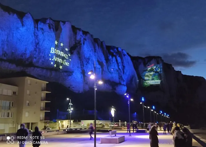 L\' Entre Mer Et Falaise